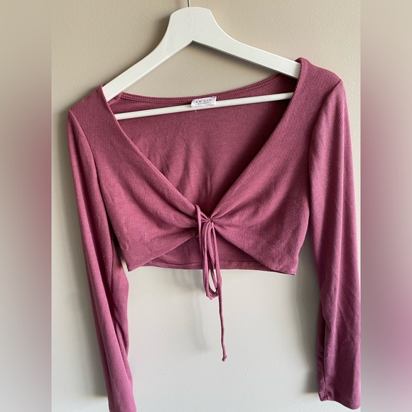 Cute Tied Crop Top - Picture 1 of 3